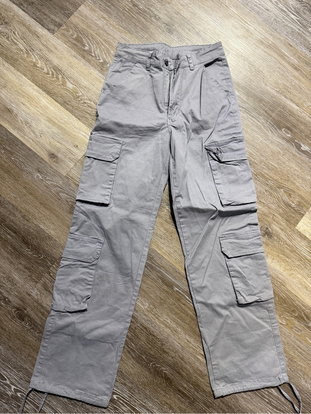 Woman’s cargo pants - Picture 2 of 3